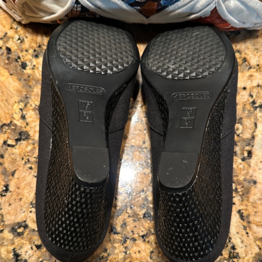 AEROSOLES Black Women's Heels - Picture 4 of 4